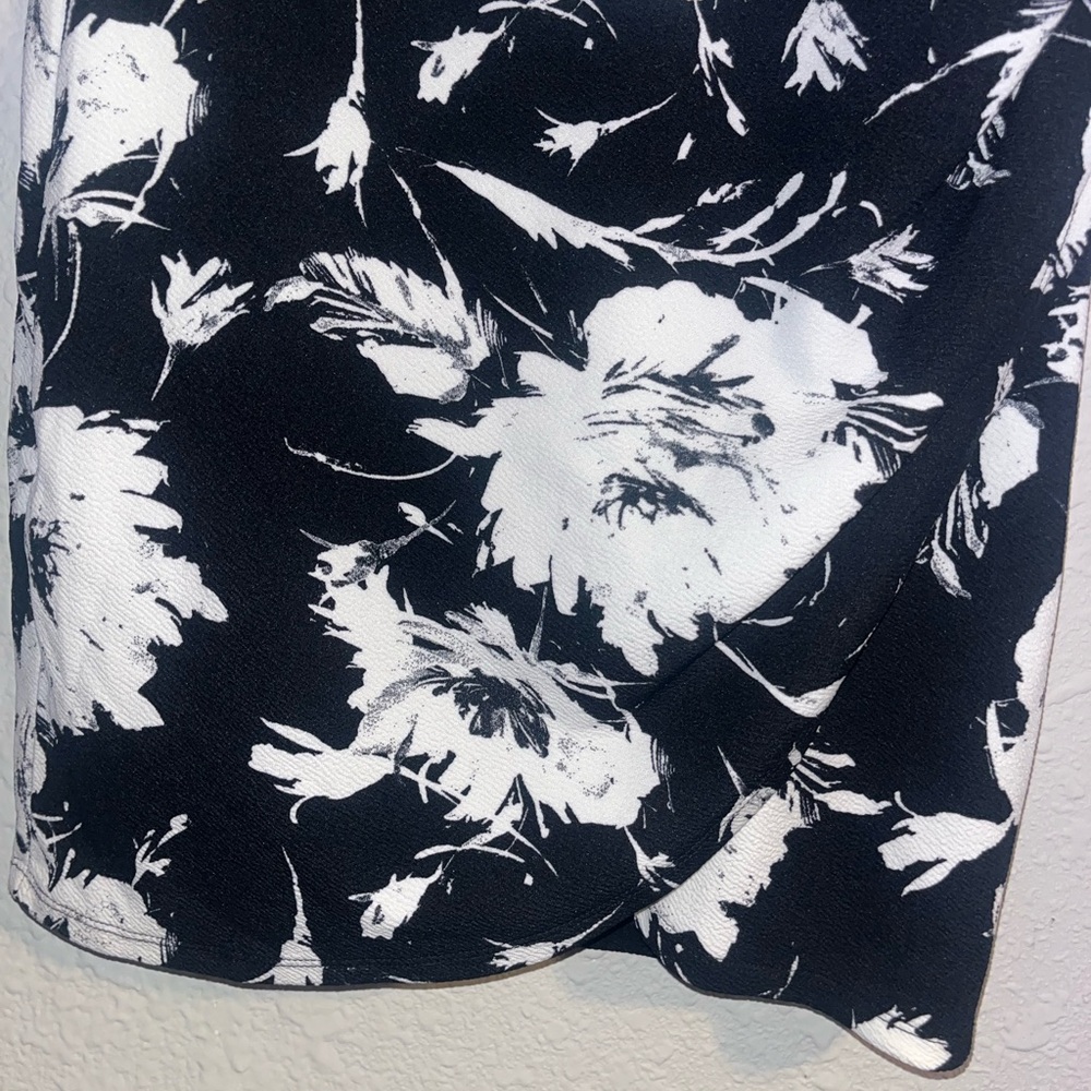 Floral Black and White Off The Shoulder Mini Dress - Picture 3 of 8